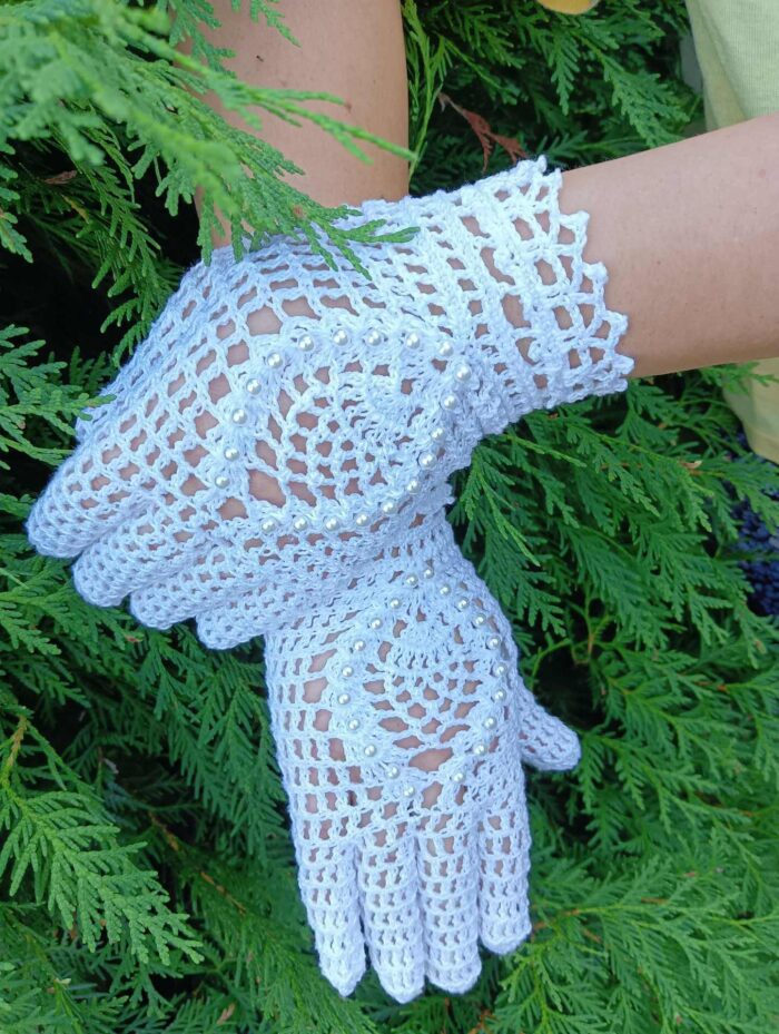 Azurowe rękawiczki zrobione szydełkiem