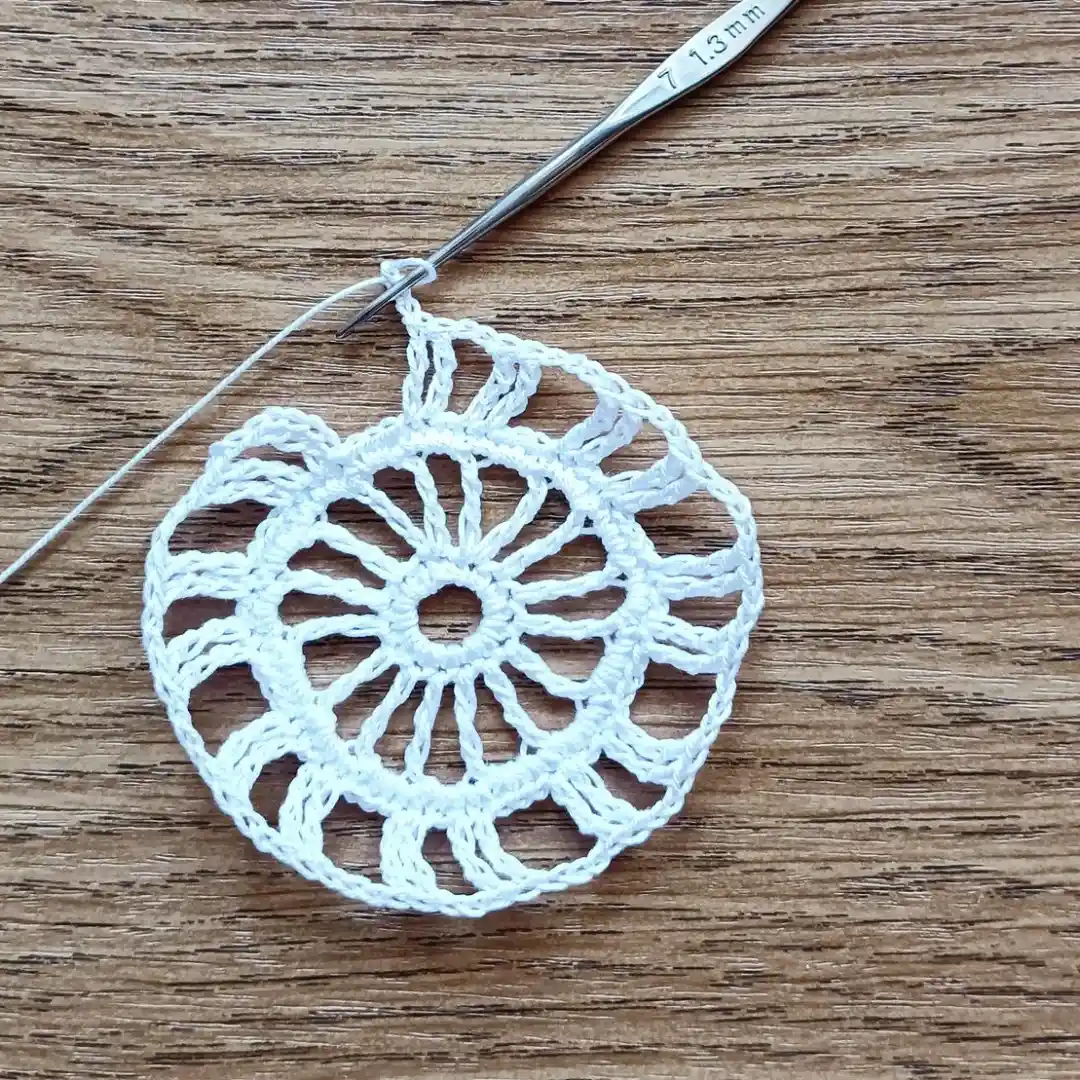 Jak zrobić serwetkę z falbanką na szydełku - początek robótki
