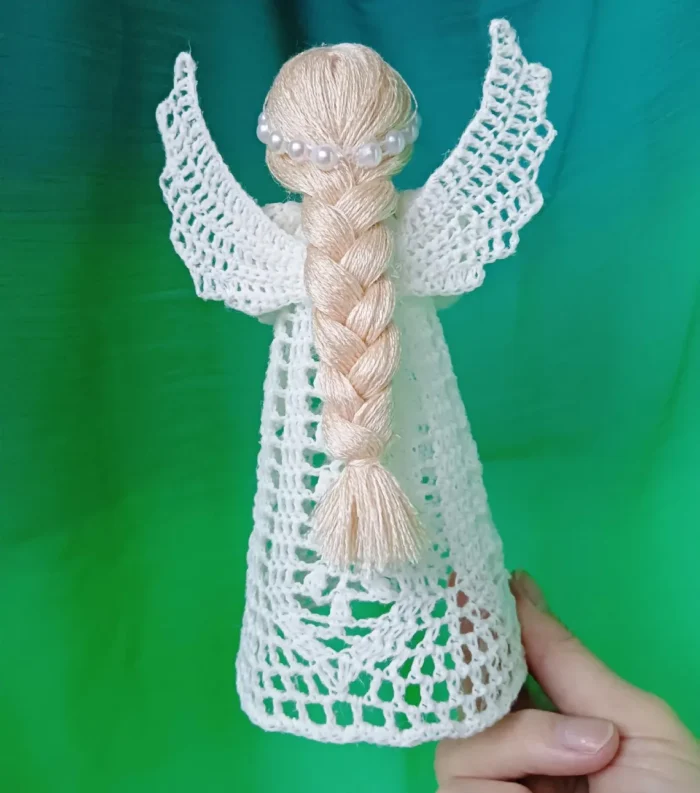 Anioł 3D zrobiony na szydełku